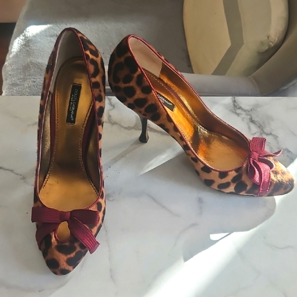 Dolce & Gabbana Leopard Print Calf Hair Heels with Red Bow Sz 38